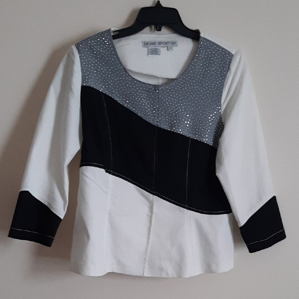 DEVIN Sport NY Women's Black, Gray and White Top & Skirt